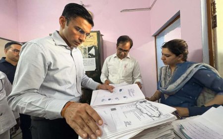 देहरादून में डीएम की छापेमारी: सब-रजिस्ट्रार कार्यालय में सामने आई गंभीर अनियमितताएं