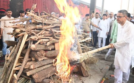 हरिद्वार: पूर्व मुख्यमंत्री मेजर जनरल भुवन चंद्र खंडूड़ी की अंतिम यात्रा में उमड़ा जनसैलाब, खड़खड़ी श्मशान घाट में राजकीय सम्मान के साथ अंतिम संस्कार