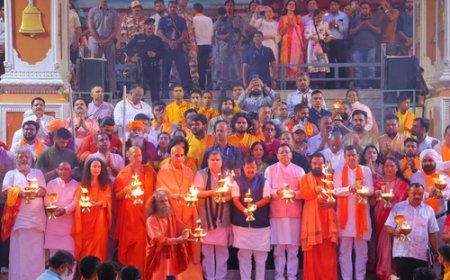 ऋषिकेश में गूंजे आध्यात्मिक स्वर, मुख्यमंत्री धामी और नितिन नबीन ने की भव्य गंगा आरती