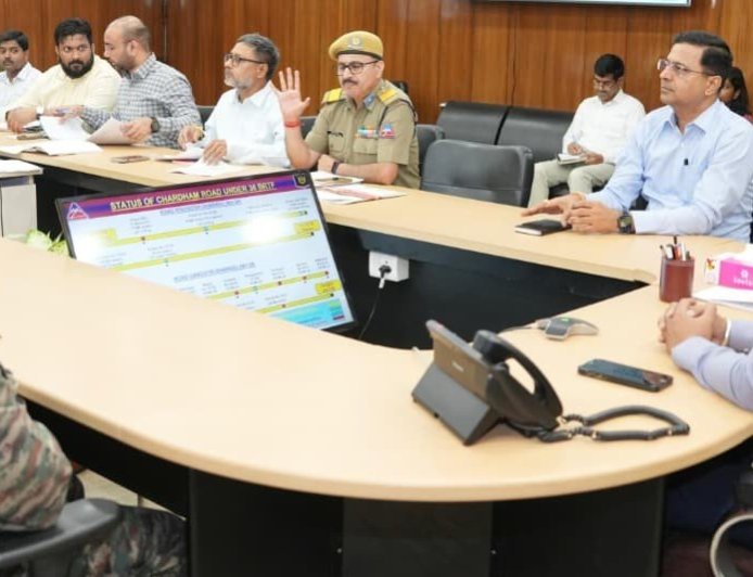 Uttarakhand: चारधाम यात्रा मार्गों का मानसून से पूर्व दुरुस्तीकरण, मुख्य सचिव की अधिकारियों के साथ हुई महत्वपूर्ण बैठक