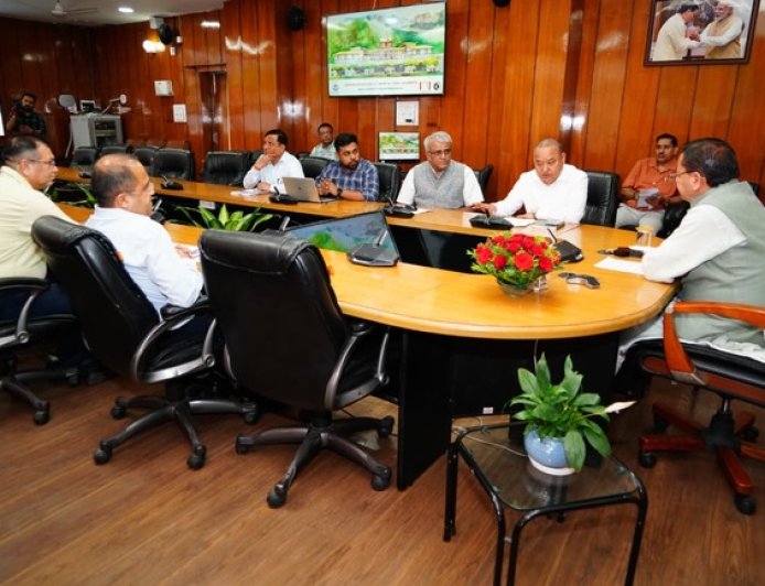 बद्रीनाथ को आध्यात्मिक हिल टाउन के रूप में विकसित करने की योजना, सीएम धामी को जानकारी
