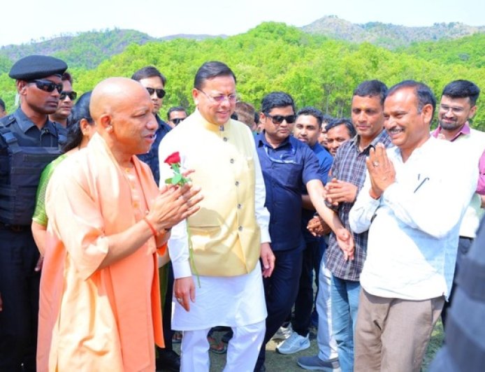 महायज्ञ और पूजा से भरी यात्रा: मुख्यमंत्री योगी आदित्यनाथ और पुष्कर सिंह धामी का यमकेश्वर दौरा