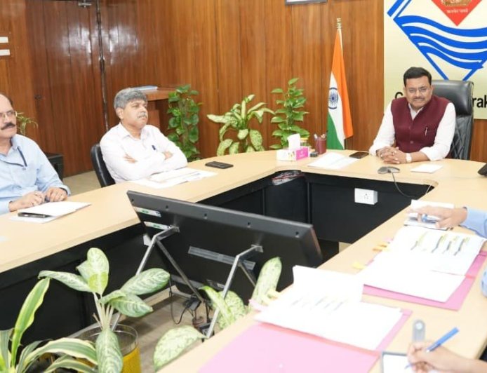 उत्तराखंड: मुख्य सचिव आनंद बर्द्धन ने स्टेट प्रगति के तहत परियोजनाओं की साझा समीक्षा की