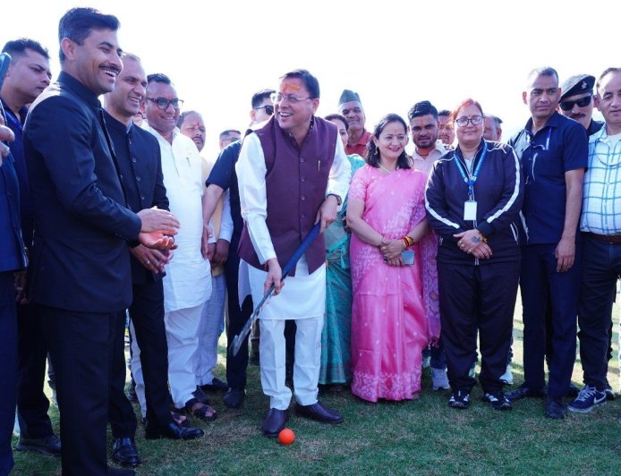 Pithoragarh: मुख्यमंत्री पुष्कर धामी ने सुरेंद्र सिंह वल्दिया स्टेडियम में नए क्रिकेट मैदान का उद्घाटन किया