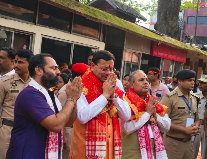 मुख्यमंत्री पुष्कर सिंह धामी ने कामाख्या देवी मंदिर में की पूजा, उत्तराखंड की खुशहाली के लिए मांगी आशिर्वाद