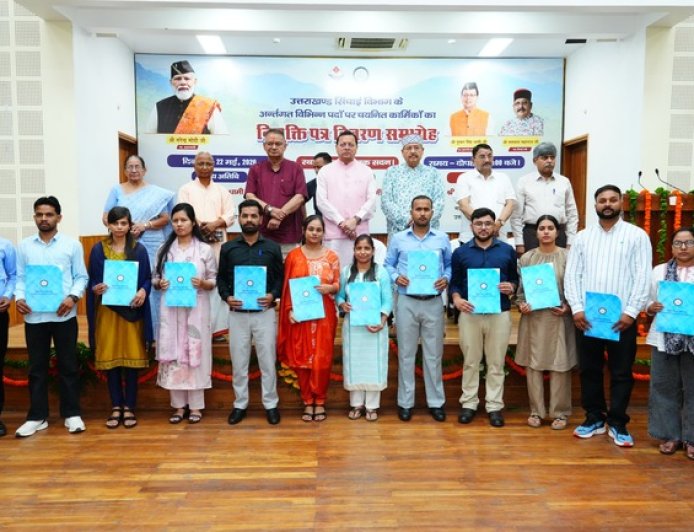 उत्तराखंड के मुख्यमंत्री ने 483 अभ्यर्थियों को नियुक्ति पत्र प्रदान किए, चार साल में 33,000 को मिली सरकारी नौकरी