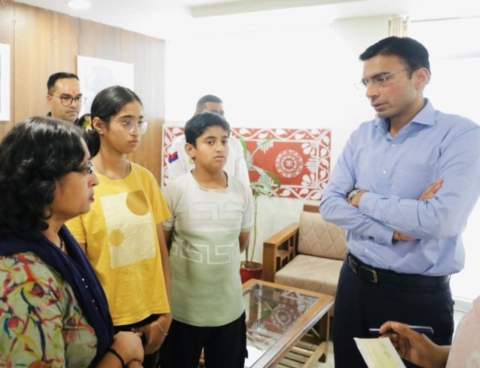 कैंसर पीड़ित महिला के लिए सरकारी सहायता: जिला प्रशासन ने दिखाई संवेदना