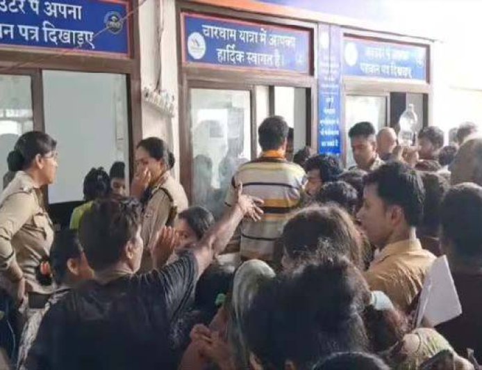 चारधाम यात्रा में बढ़ती भीड़, ऋषिकेश ट्रांजिट कैंप में धक्का-मुक्की की घटनाएँ; नया स्लॉट सिस्टम लागू