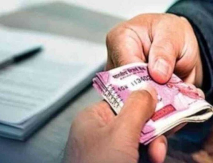 नगर निगम के सफाई नायक पर भ्रष्टाचार का आरोप, 10 हजार के चालान के लिए 3 हजार की रिश्वत मांगने पर गिरफ्तार