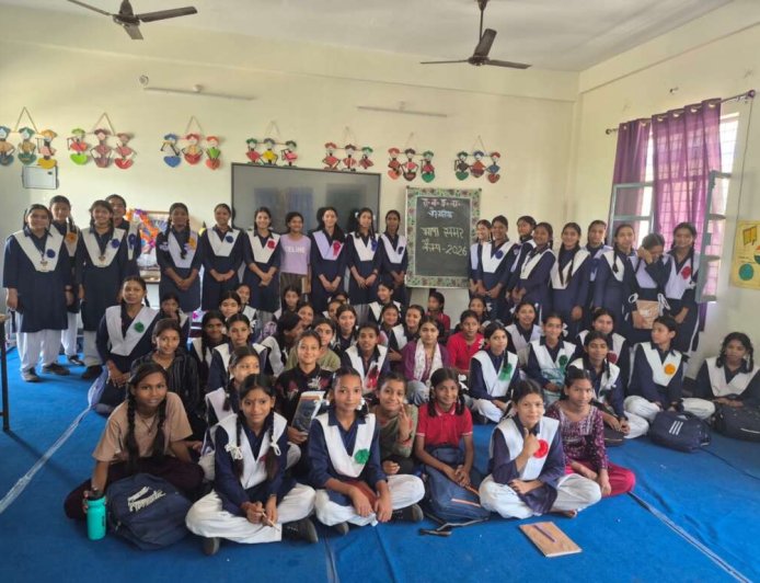 चोरगलिया इंटर कॉलेज में भाषा समर कैंप का आयोजन, छात्राओं ने सीखी साइन लैंग्वेज