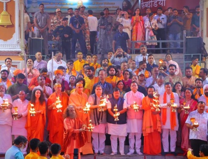 ऋषिकेश में गूंजे आध्यात्मिक स्वर, मुख्यमंत्री धामी और नितिन नबीन ने की भव्य गंगा आरती