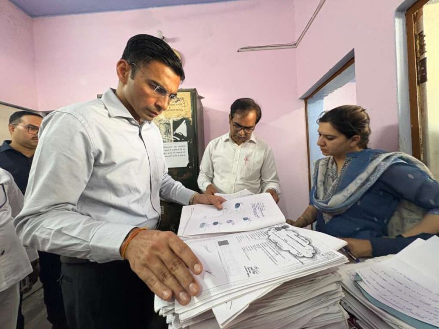 देहरादून में डीएम की छापेमारी: सब-रजिस्ट्रार कार्यालय में सामने आई गंभीर अनियमितताएं