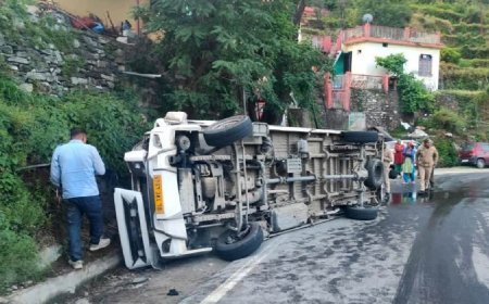 बदरीनाथ हाईवे पर भयंकर सड़क हादसा, एक महिला की मौत, 17 यात्री घायल