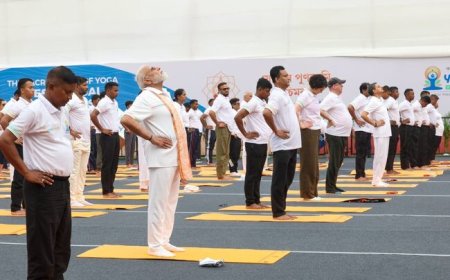१२वें अंतरराष्ट्रीय योग दिवस पर पीएम मोदी ने देशव्यापी योग कार्यक्रम का नेतृत्व किया, कहा- योग है उम्र के साथ स्वास्थ्य और ऊर्जा का आधार