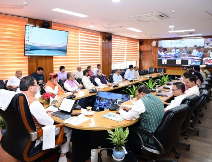 चारधाम यात्रा में रात 10 बजे से सुबह 4 बजे तक वाहनों की आवाजाही पर रोक, मुख्यमंत्री ने सख्त निर्देश दिए