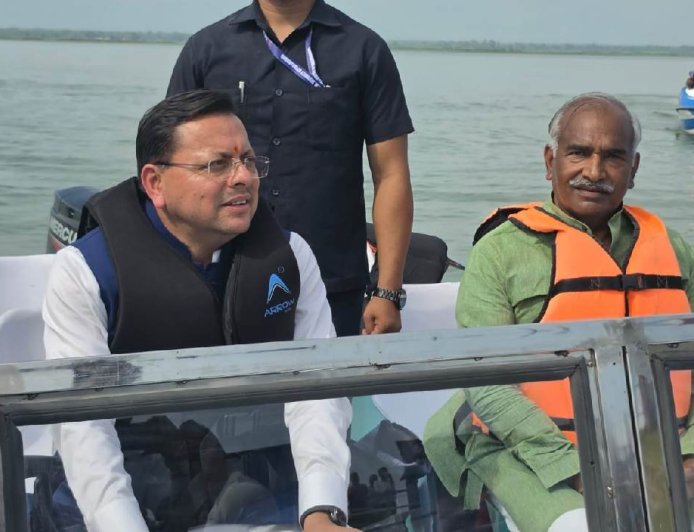 गदरपुर की सियासत में नया मोड़: सीएम धामी ने नाराज विधायक अरविंद पांडे को मनाने के लिए की बोटिंग