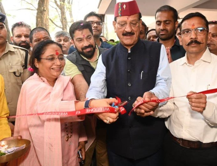 कोटद्वार: कैबिनेट मंत्री सुबोध उनियाल का आगमन, “सुवेनियर शॉप्स एंड स्टडी सेंटर” का उद्घाटन