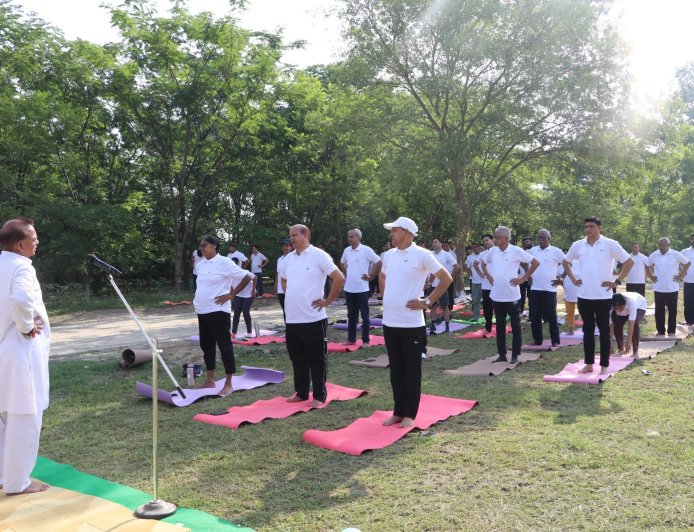 यूकॉस्ट में योग दिवस का उत्सव: स्वस्थ और सकारात्मक जीवन का संदेश