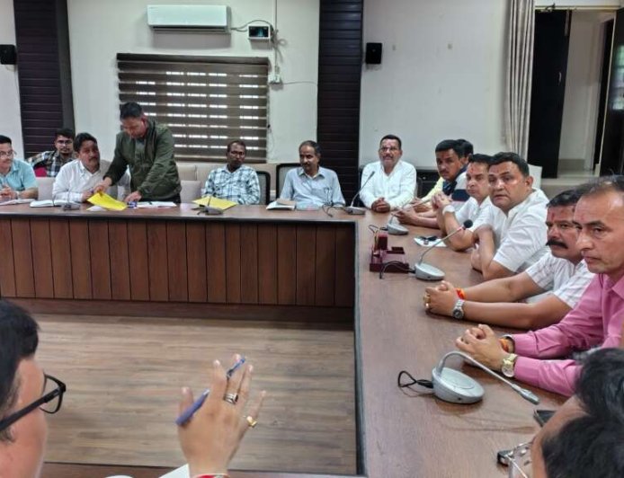 हल्द्वानी: बरसात में आपदाओं से निपटने के लिए कैबिनेट मंत्री राम सिंह कैड़ा के निर्देश