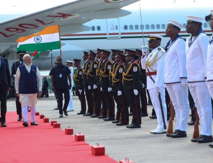 प्रधानमंत्री नरेंद्र मोदी की सेशेल्स यात्रा: स्वतंत्रता दिवस पर विशेष आमंत्रण और भव्य स्वागत