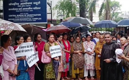 अंकिता भंडारी हत्याकांड: बारिश में भी नहीं रुका न्याय की मांग का आंदोलन, सीबीआई कार्यालय में प्रदर्शन