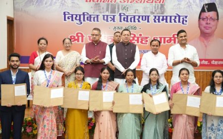 मुख्यमंत्री ने पीसीएस मुख्य परीक्षा-2024 के 182 और कृषि विभाग के 5 अभ्यर्थियों को नियुक्ति पत्र प्रदान किए