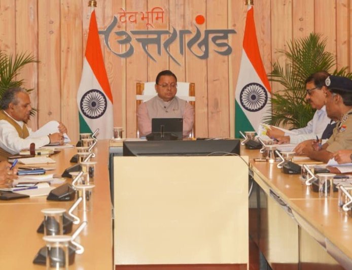 Uttarakhand: मुख्यमंत्री पुष्कर धामी का अधिकारियों को सख्त निर्देश, आपदा प्रबंधन में लापरवाही बर्दाश्त नहीं