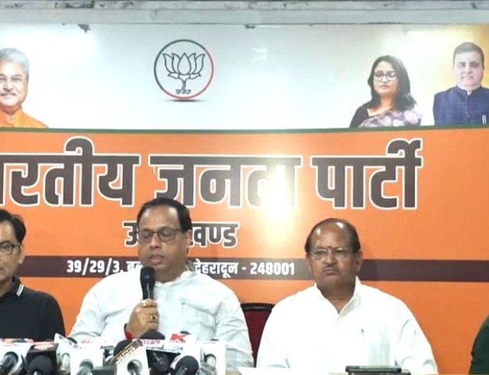 बद्रीनाथ मंदिर चढ़ावा हेराफेरी: हेमंत दिवेदी ने गोदियाल पर साधा निशाना, कहा- झूठे आरोप लगाकर ध्यान भटकाने की कोशिश