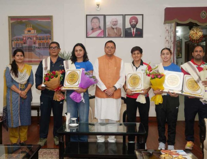 उत्तराखंड की महिला मुक्केबाजों का अंतरराष्ट्रीय सम्मान, मुख्यमंत्री ने दी बधाई