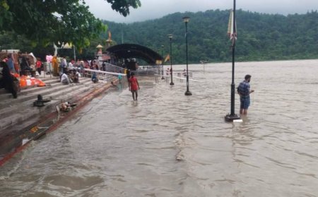 ऋषिकेश में गंगा का जलस्तर चेतावनी रेखा से 18 सेंटीमीटर ऊपर, जिला प्रशासन ने बढ़ाई सुरक्षा