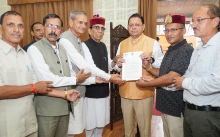 Uttarakhand: पुरोला विधायक दुर्गेश्वर लाल ने सीएम धामी से मुलाकात कर डांडा देवराणा मंदिर के लिए स्वीकृत ₹1.79 करोड़ पर जताया आभार