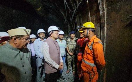 चमोली टनल हादसा: मुख्यमंत्री धामी ने रेस्क्यू का लिया जायजा, घायल श्रमिकों से जिला अस्पताल में मिले
