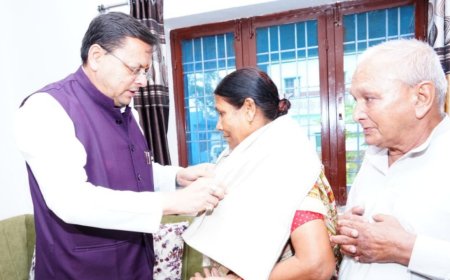 स्वतंत्रता दिवस की पूर्व संध्या पर शहीद अमित अणथ्वाल के परिजनों को CM धामी ने किया सम्मानित