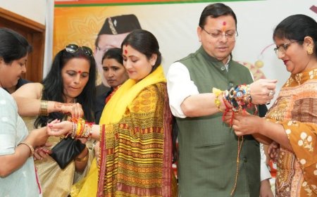 Uttarakhand: मुख्यमंत्री पुष्कर धामी को बहनों ने बांधा रक्षा सूत्र, महिला सशक्तीकरण की अपील