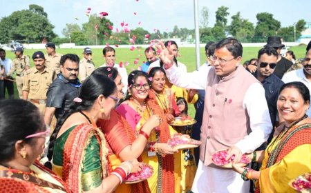 रक्षाबंधन पर धामी की घोषणाएं: महिलाओं को मुफ्त सफर, पिंक ई-बस और बढ़ा स्वरोजगार ऋण।