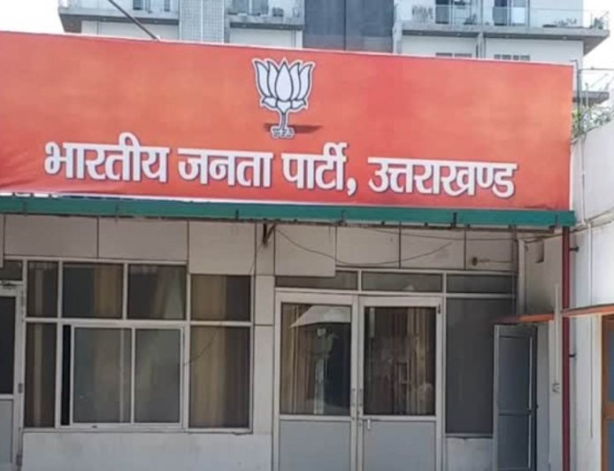 उत्तराखंड भाजपा में अंदरूनी सर्वे के बाद उठे सवाल, 32 विधायकों की टिकट काटने की तैयारी