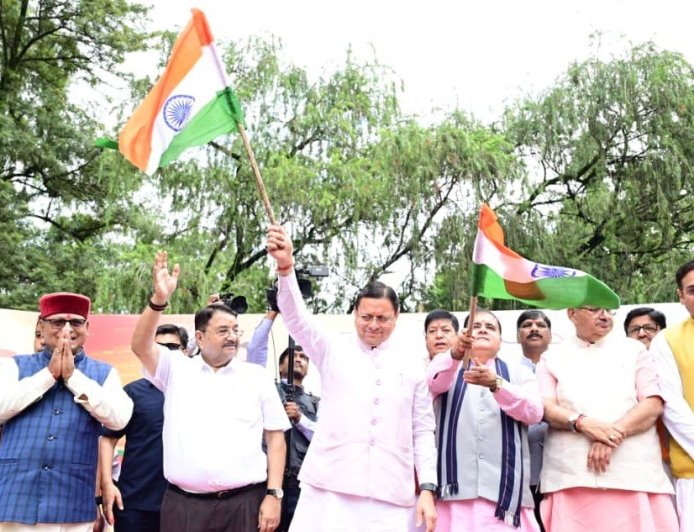 Uttarakhand: मुख्यमंत्री पुष्कर धामी ने हर घर तिरंगा यात्रा में लिया हिस्सा, सभी से तिरंगा फहराने की अपील