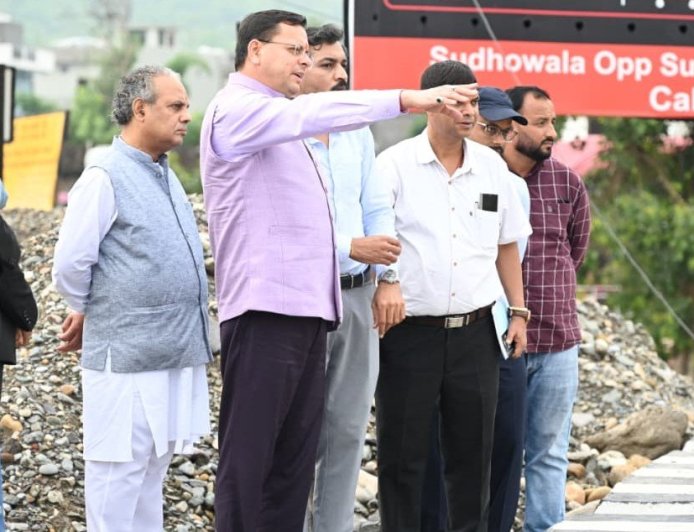Uttarakhand: मुख्यमंत्री पुष्कर धामी ने नंदा की चौकी पुल के एप्रोच रोड के पुनर्निर्माण कार्य का किया महत्वपूर्ण निरीक्षण