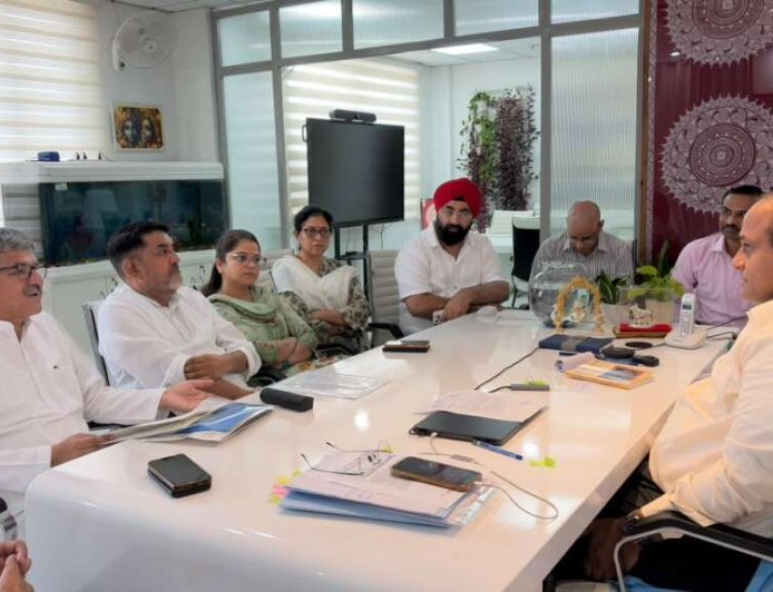 देहरादून: कांग्रेस प्रतिनिधिमंडल की मुख्य निर्वाचन अधिकारी से भेंट, ज्ञापन सौंपा