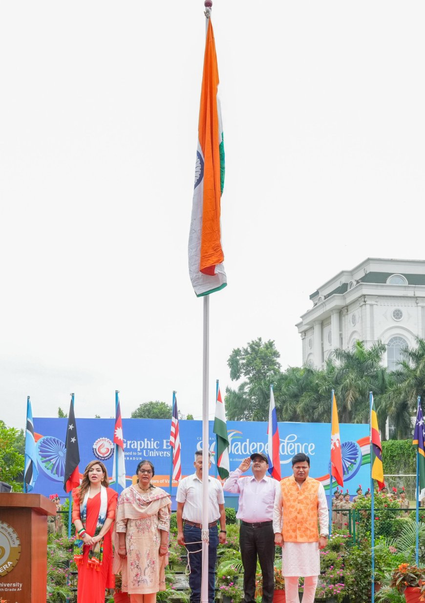 ग्राफिक एरा विश्वविद्यालय में शहीद के पिता ने फहराया तिरंगा, नई स्कॉलरशिप की घोषणा