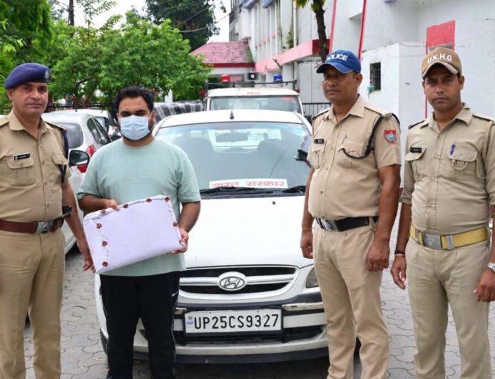 बड़ी खबर(हल्द्वानी)नीली बत्ती की कार,एयर गन और फर्जी आई बी अधिकारी ।।