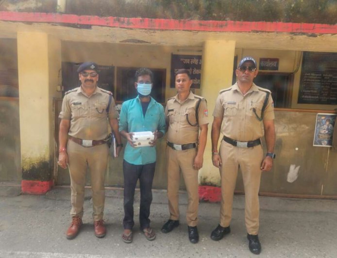 लालकुआं में चोरी का खुलासा, एक गिरफ्तार दिन में पेंट का काम तलाशने के बहाने करते थे बंद मकानों की रेकी ।।