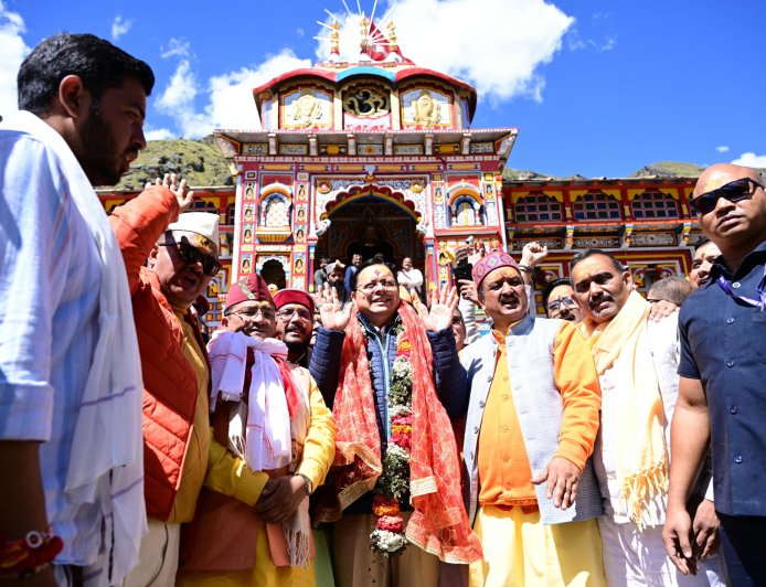 बदरीनाथ में पूजा, मास्टर प्लान के कार्यों का लिया जायजा