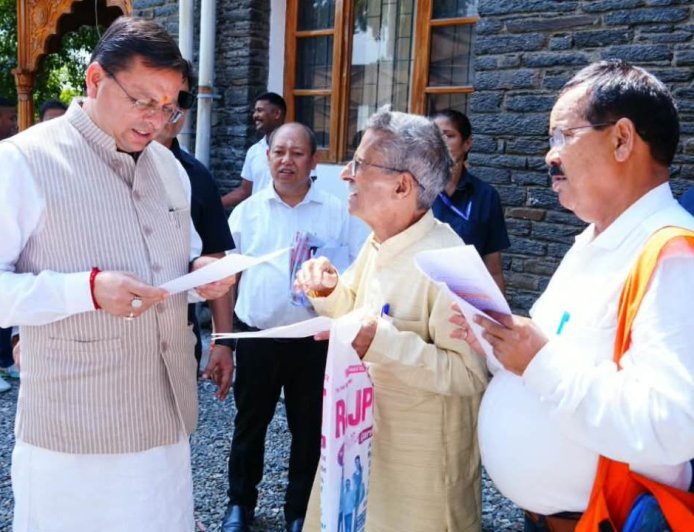 मुख्यमंत्री ने विभिन्न क्षेत्रों से आए लोगों की समस्याएं सुनीं, त्वरित समाधान के दिए निर्देश