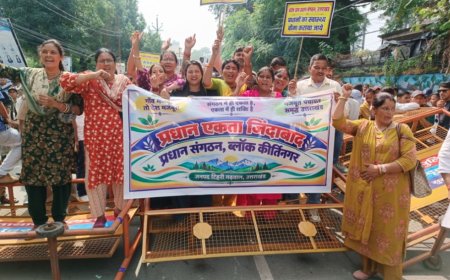प्रधानों का सचिवालय कूच: बैरिकेडिंग को तोड़कर किया धरना