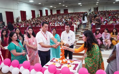 नवप्रवेशी विद्यार्थियों की सांस्कृतिक प्रस्तुतियों ने रंग जमाया