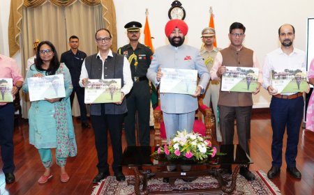उत्तराखंड: राज्यपाल गुरमीत सिंह द्वारा 'सेवा, समर्पण और नवाचार के पांच वर्ष' कॉफी टेबल बुक का विमोचन