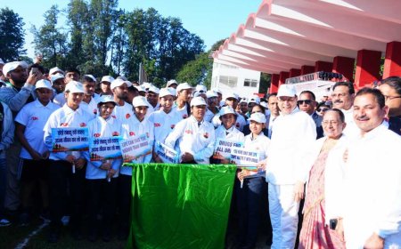 मुख्यमंत्री ने ड्रग फ्री उत्तराखंड वॉकथॉन को दिखाई हरी झंडी।