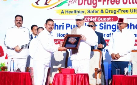 मुख्यमंत्री ने नशामुक्त उत्तराखण्ड वॉकथॉन को दिखाई हरी झंडी, कहा नशे के खिलाफ लड़ाई केवल सरकार और पुलिस की नहीं, पूरे समाज की साझा जिम्मेदारी