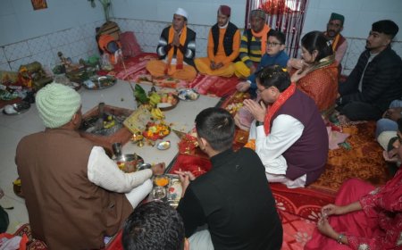 Pithoragarh:-मुख्यमंत्री पुष्कर सिंह धामी ने पैतृक गांव हड़खोला स्थित श्री हरि चंद देवता मंदिर में की पूजा-अर्चना